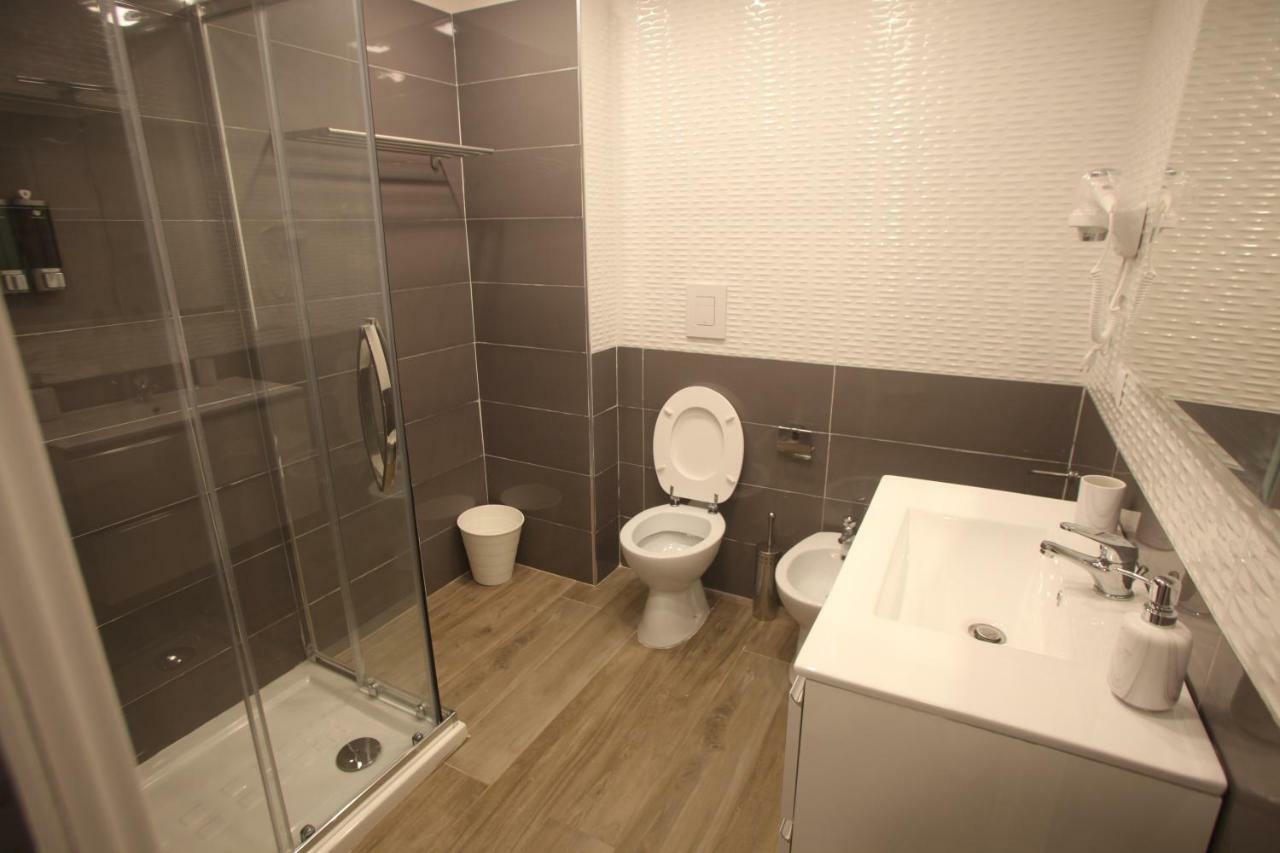 Garibaldi Station 2Punto0 Bed & Breakfast เนเปิลส์ ภายนอก รูปภาพ