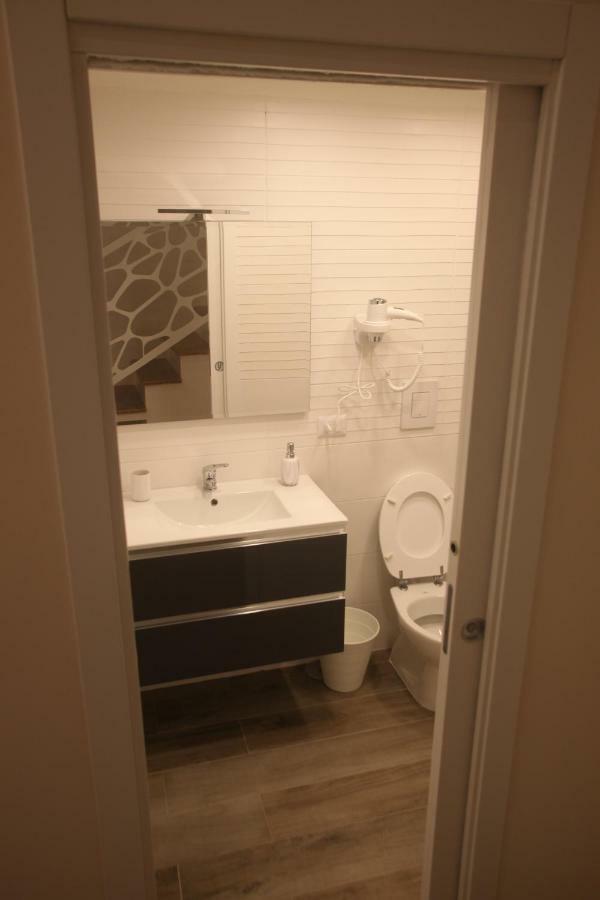 Garibaldi Station 2Punto0 Bed & Breakfast เนเปิลส์ ภายนอก รูปภาพ
