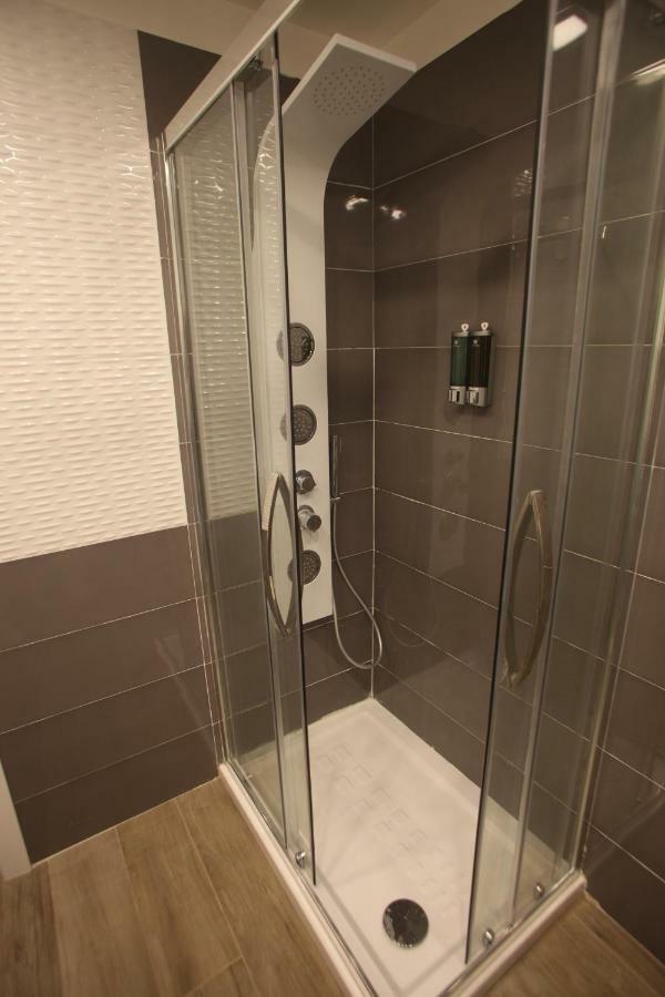 Garibaldi Station 2Punto0 Bed & Breakfast เนเปิลส์ ภายนอก รูปภาพ