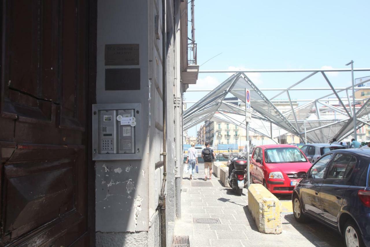Garibaldi Station 2Punto0 Bed & Breakfast เนเปิลส์ ภายนอก รูปภาพ