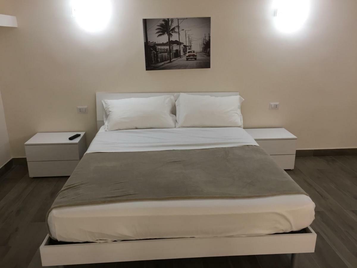 Garibaldi Station 2Punto0 Bed & Breakfast เนเปิลส์ ภายนอก รูปภาพ