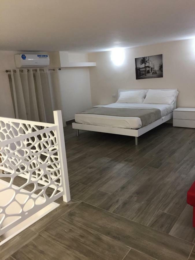 Garibaldi Station 2Punto0 Bed & Breakfast เนเปิลส์ ภายนอก รูปภาพ
